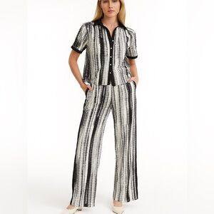 1012.Black and White 2 piece set